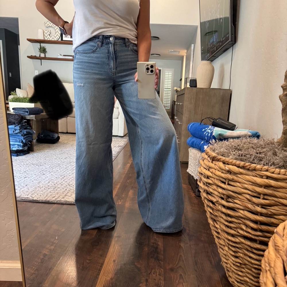 American Eagle Outfitters Light Blue Wideleg Jeans